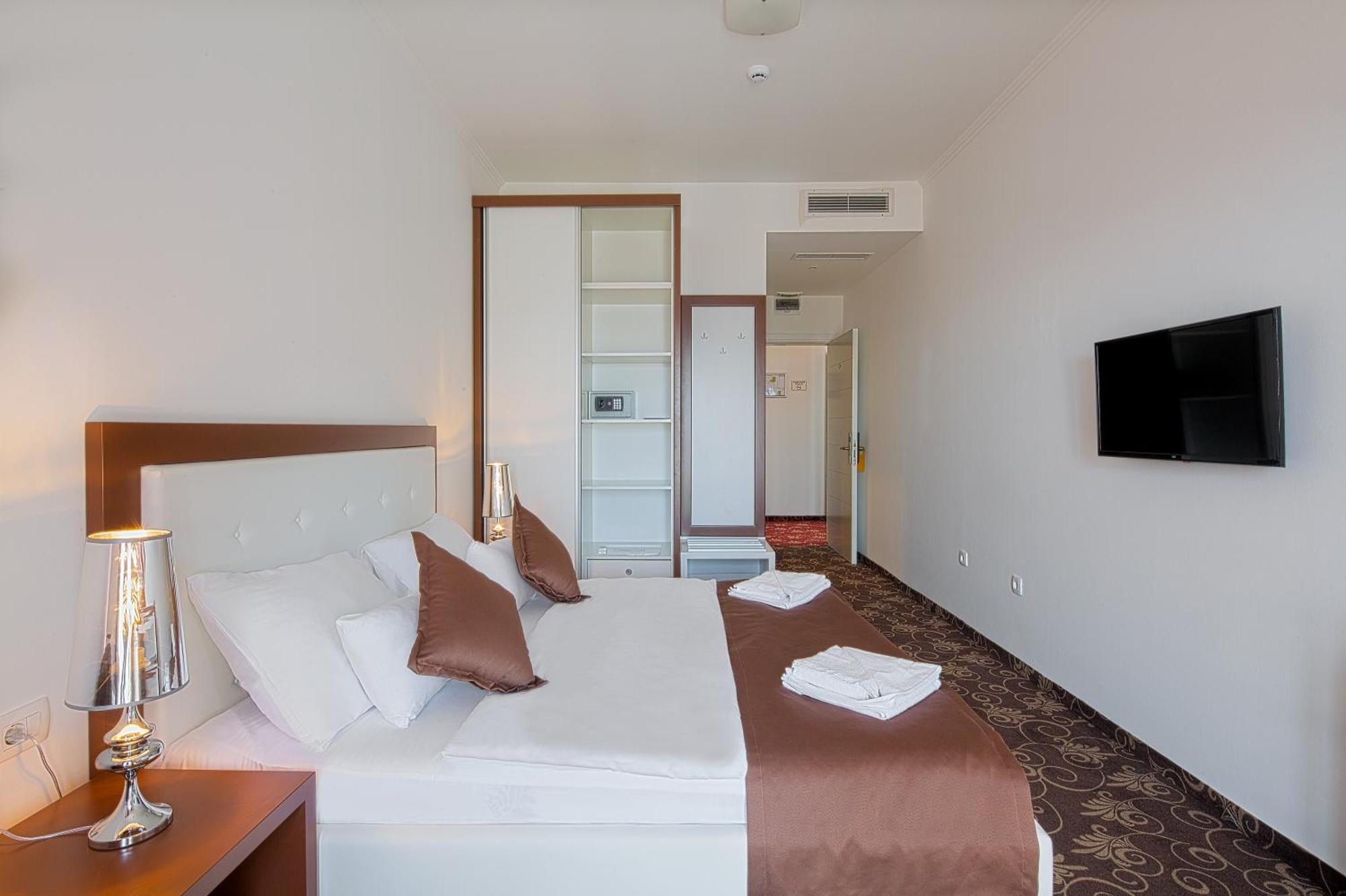 Hotel Pozzo Budva Luaran gambar