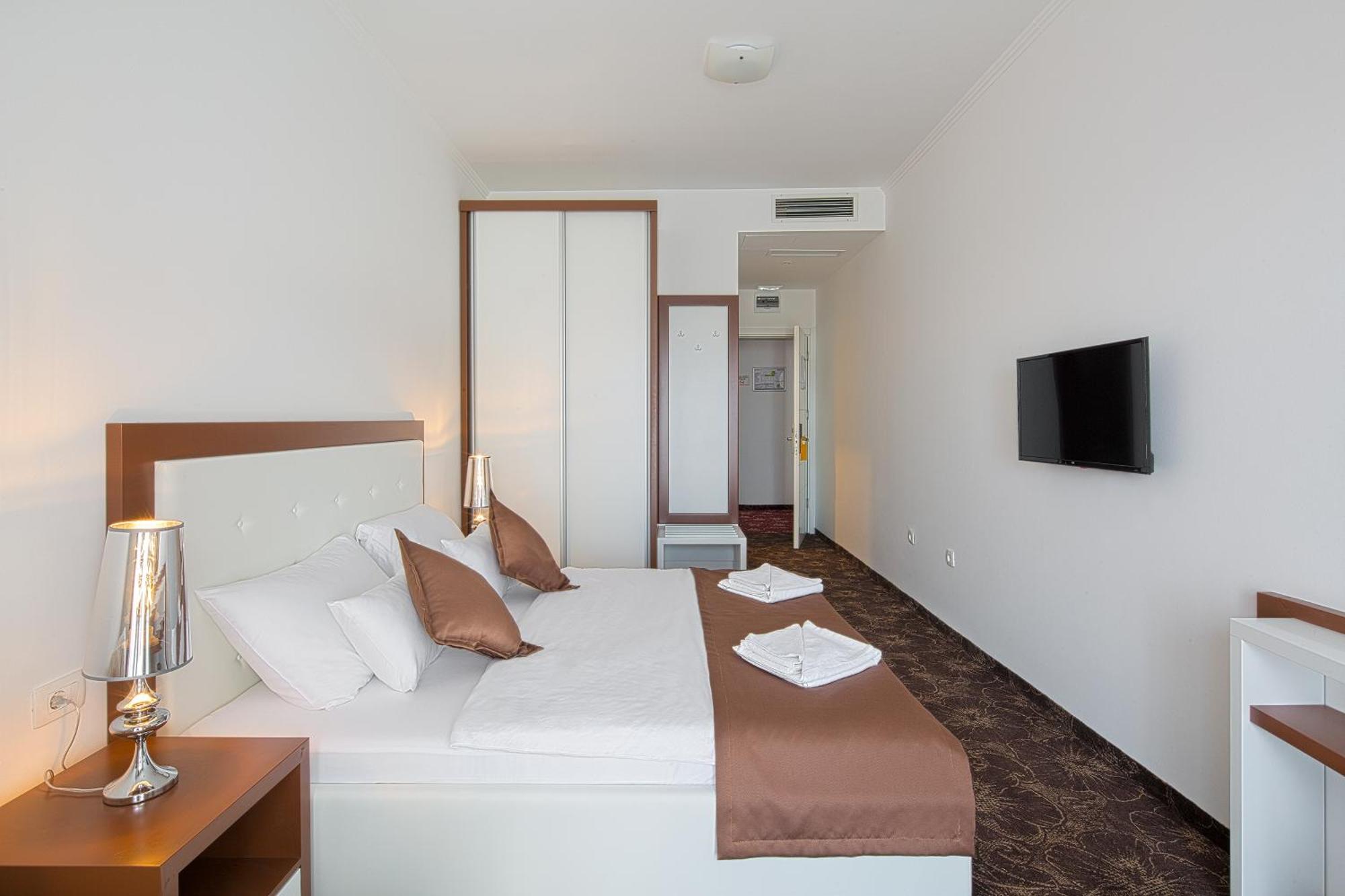Hotel Pozzo Budva Luaran gambar