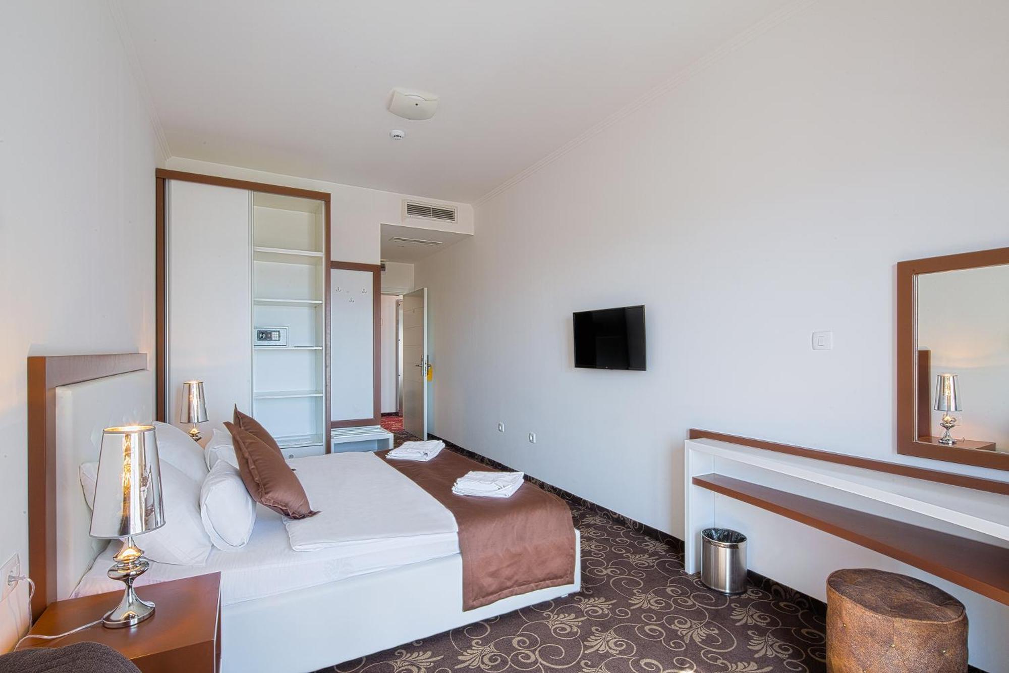Hotel Pozzo Budva Luaran gambar
