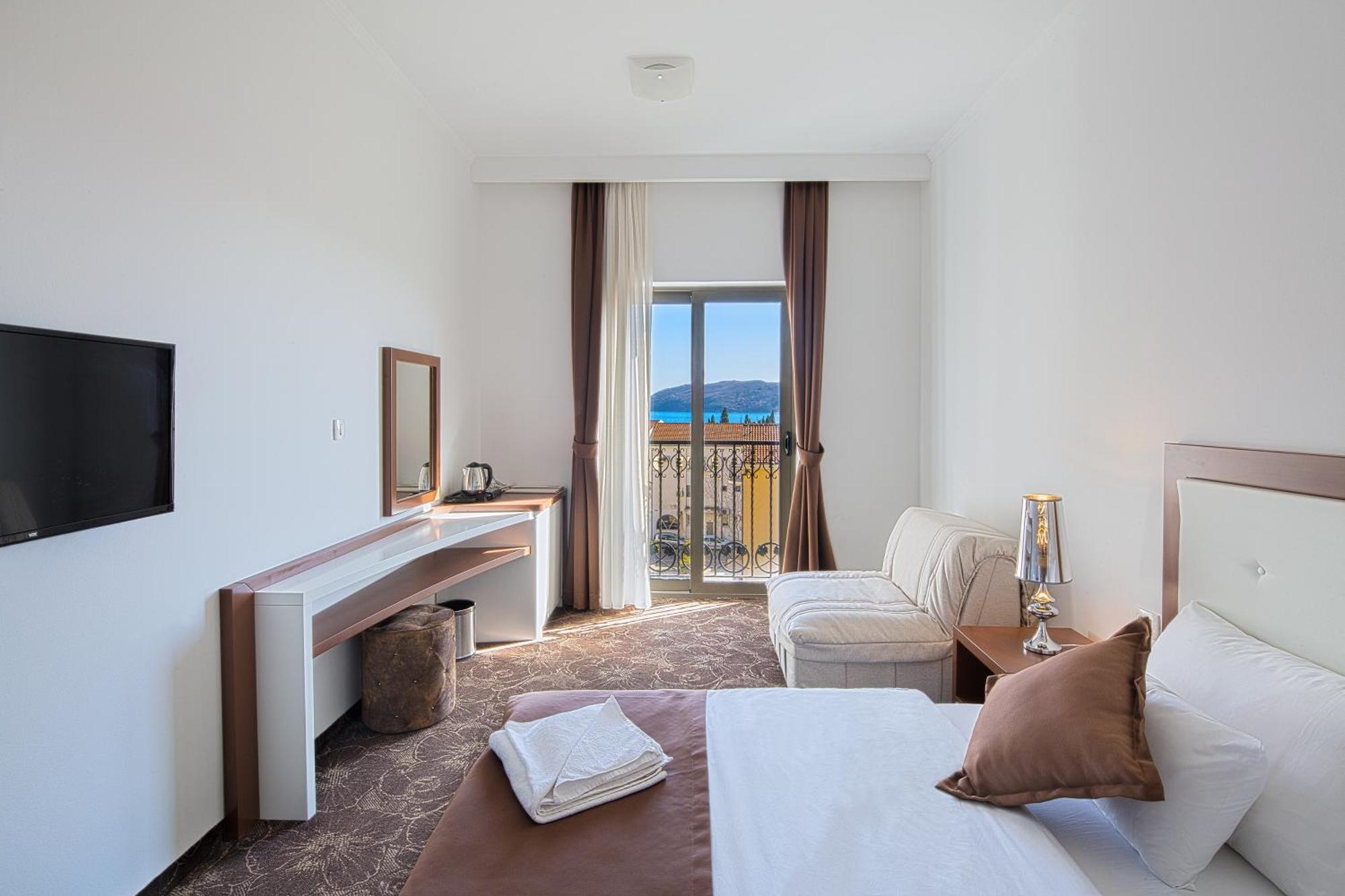 Hotel Pozzo Budva Luaran gambar
