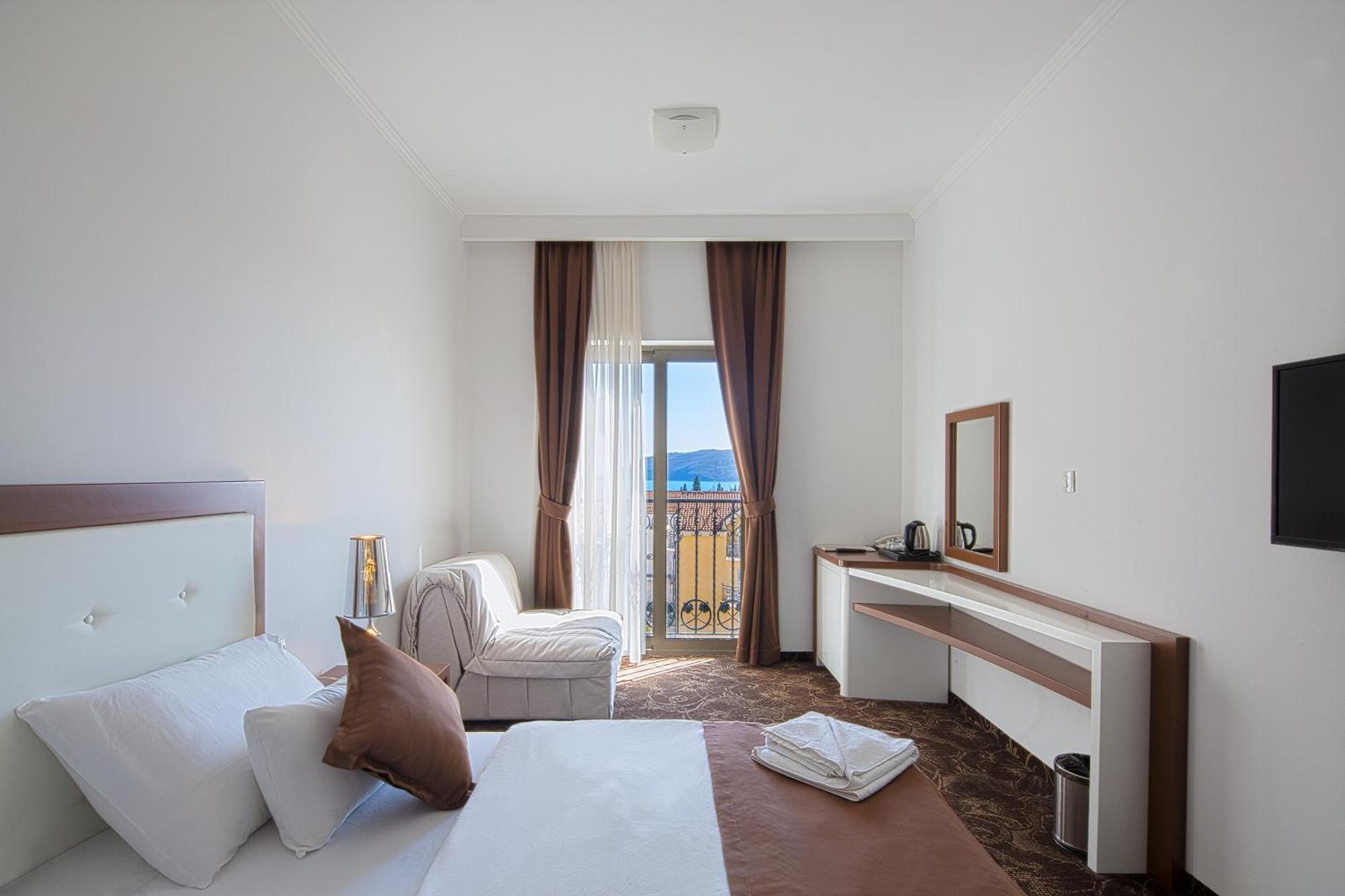 Hotel Pozzo Budva Luaran gambar