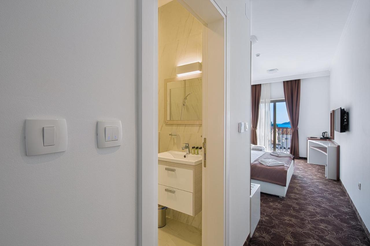 Hotel Pozzo Budva Luaran gambar