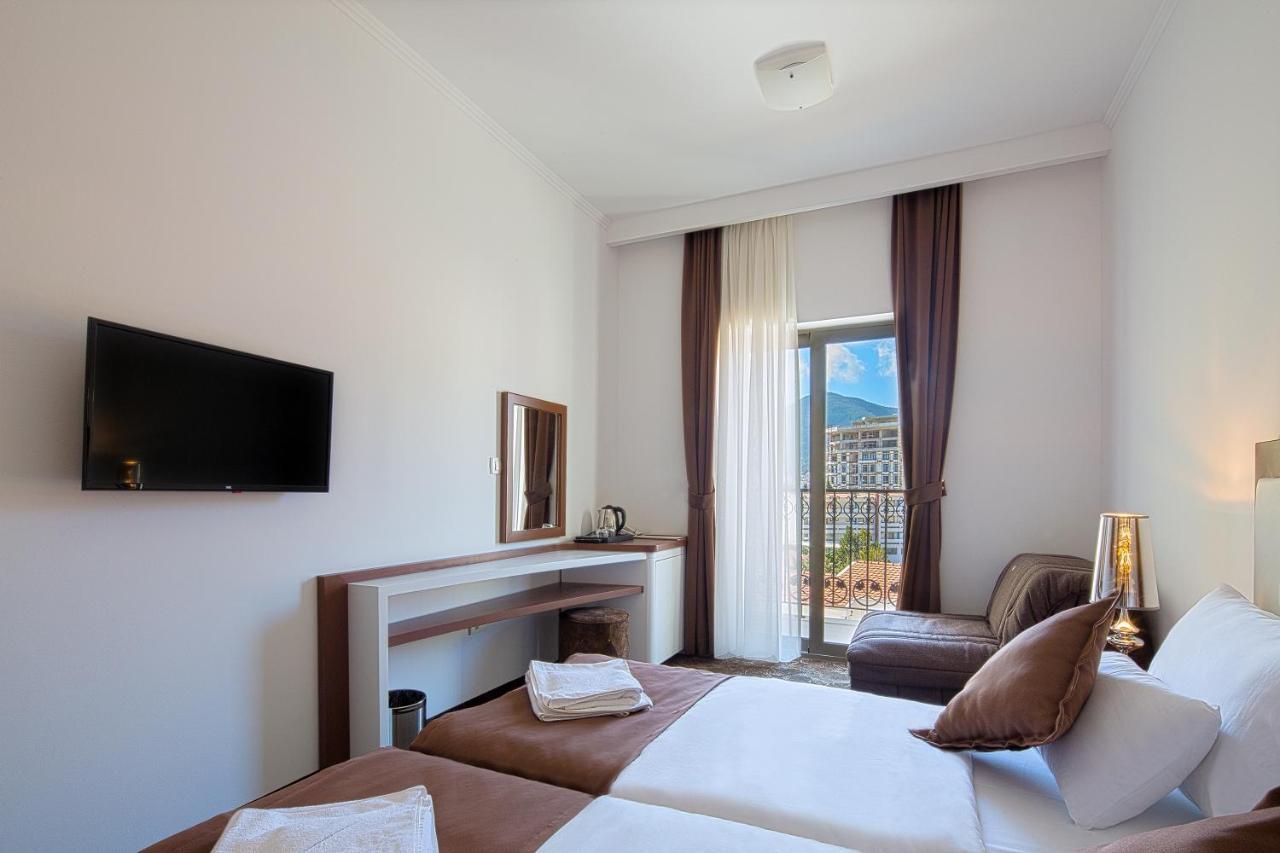Hotel Pozzo Budva Luaran gambar