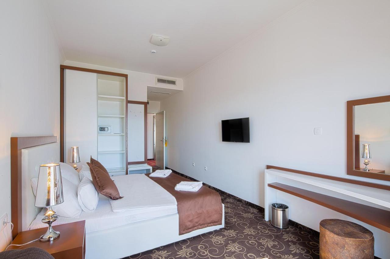 Hotel Pozzo Budva Luaran gambar