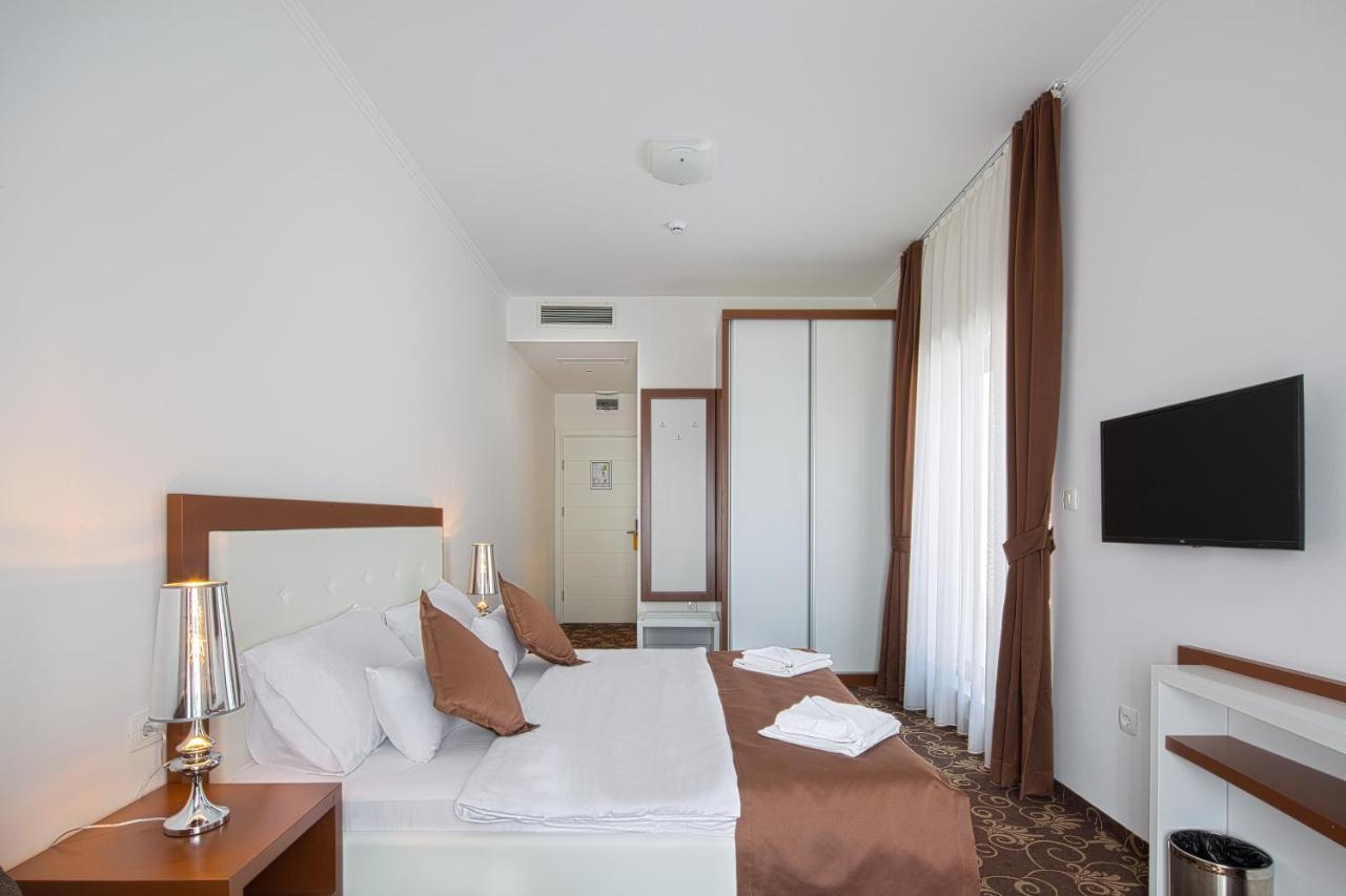 Hotel Pozzo Budva Luaran gambar