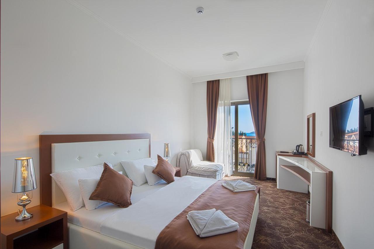 Hotel Pozzo Budva Luaran gambar